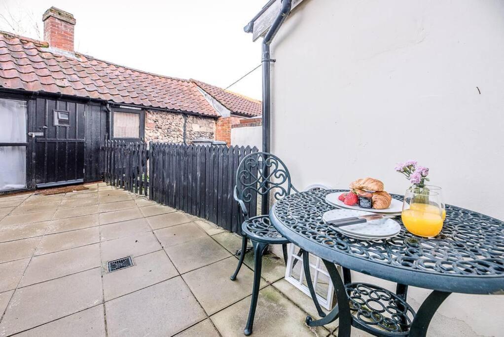 Button Cottage, Wickham Market Exterior foto